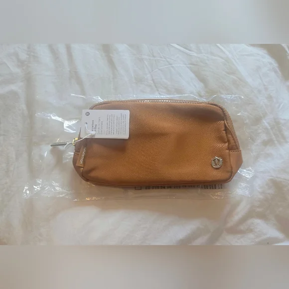 RARE Lululemon Everywhere Belt Bag 1L; ARTIFACT (Brown/Gold); Crossbody; Unisex - Picture 3 of 16